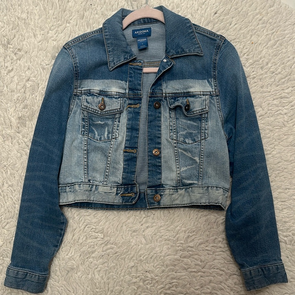 Arizona Jean Co. Denim washed jean jacket!